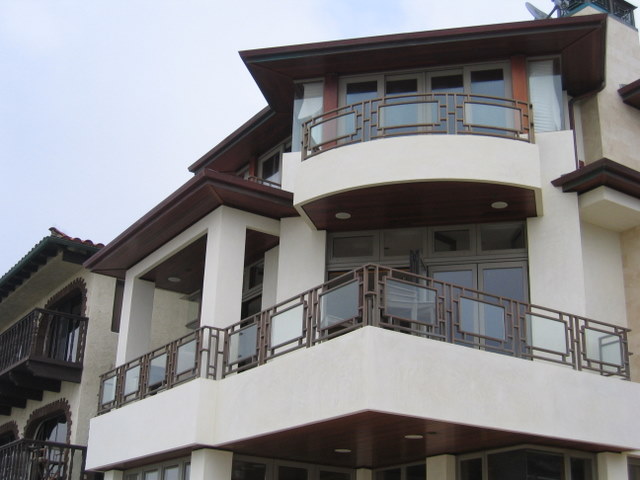 Балконы и балконные ограждения из черного металла